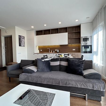 Your Home - Spacious Apartment In City Center, With Balcony & Self Check-In Wilno Zewnętrze zdjęcie