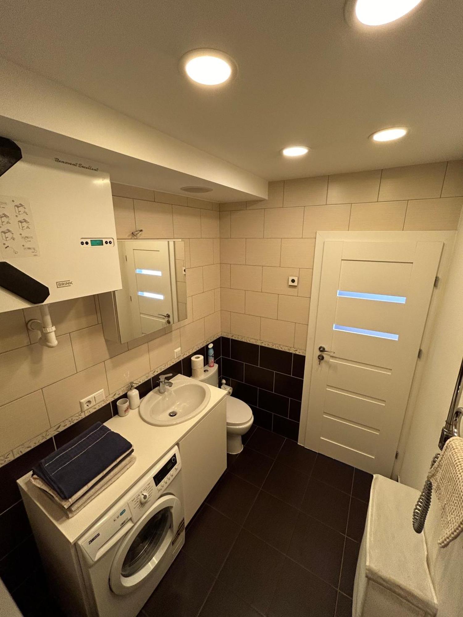 Your Home - Spacious Apartment In City Center, With Balcony & Self Check-In Wilno Zewnętrze zdjęcie