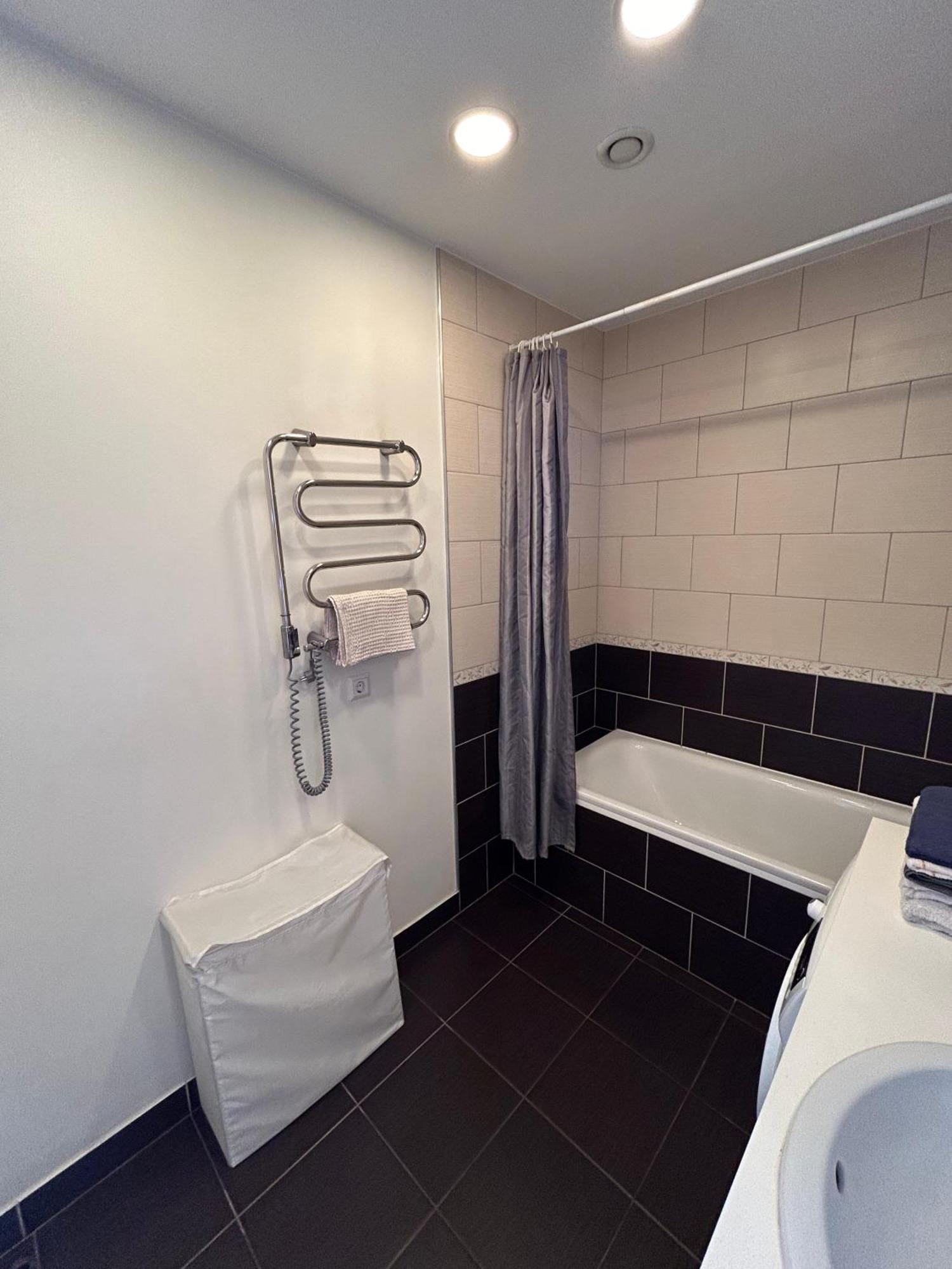 Your Home - Spacious Apartment In City Center, With Balcony & Self Check-In Wilno Zewnętrze zdjęcie