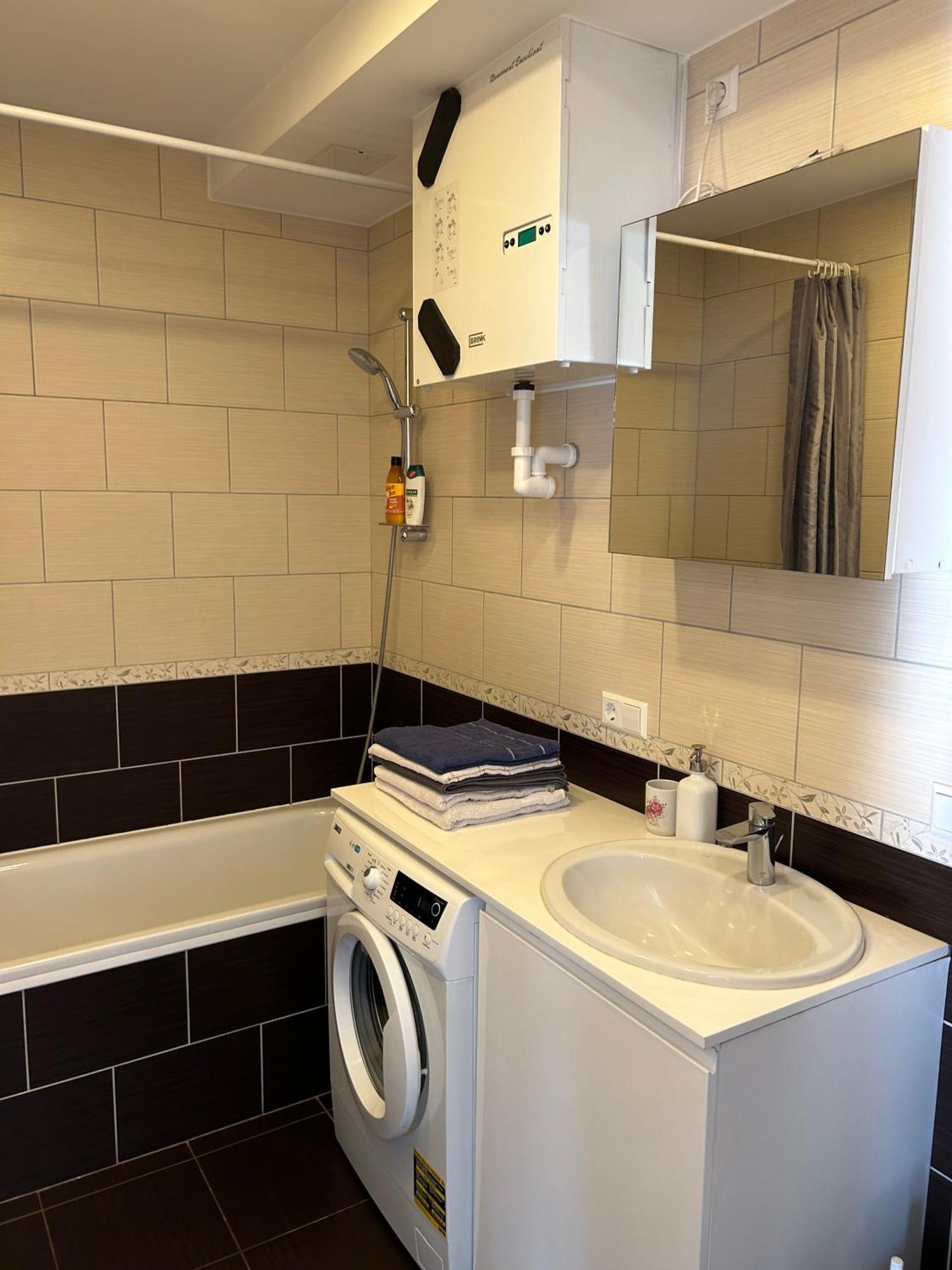 Your Home - Spacious Apartment In City Center, With Balcony & Self Check-In Wilno Zewnętrze zdjęcie