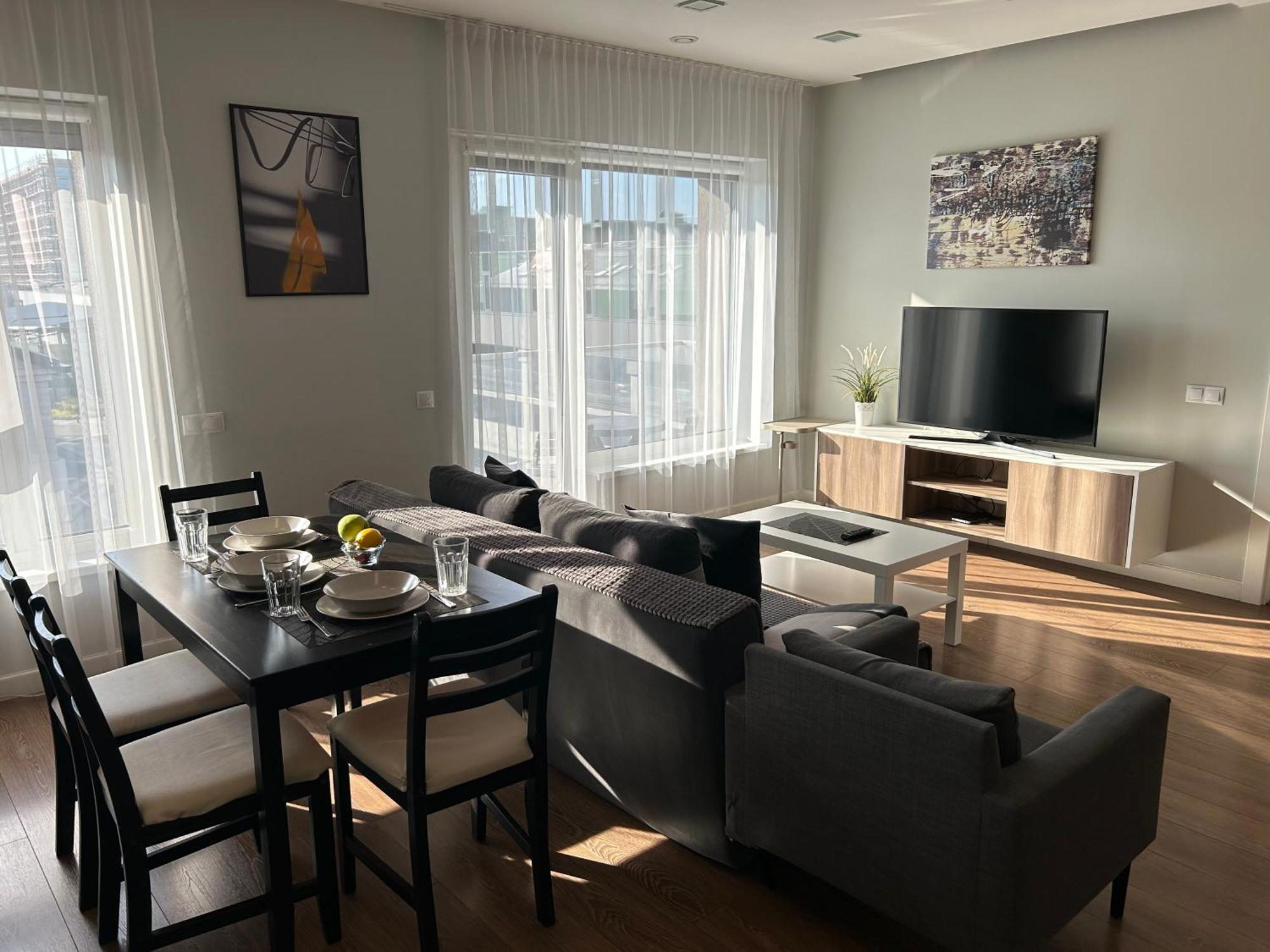 Your Home - Spacious Apartment In City Center, With Balcony & Self Check-In Wilno Zewnętrze zdjęcie