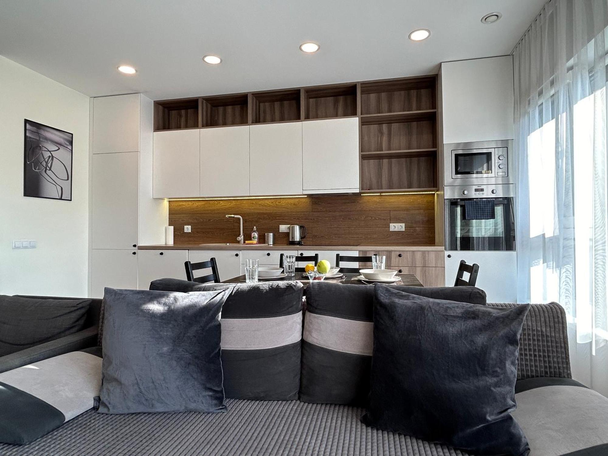 Your Home - Spacious Apartment In City Center, With Balcony & Self Check-In Wilno Zewnętrze zdjęcie